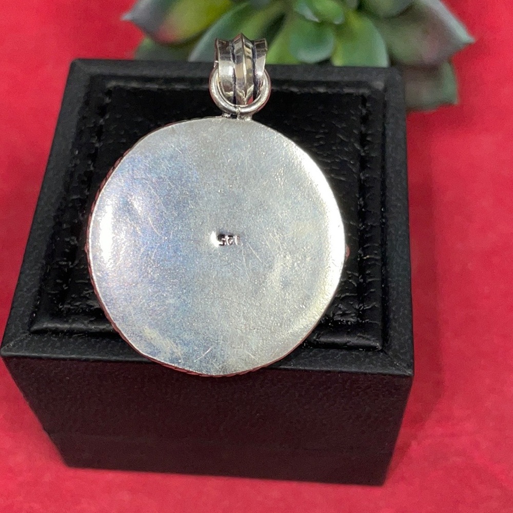 Coral Locket - Picture 6 of 13